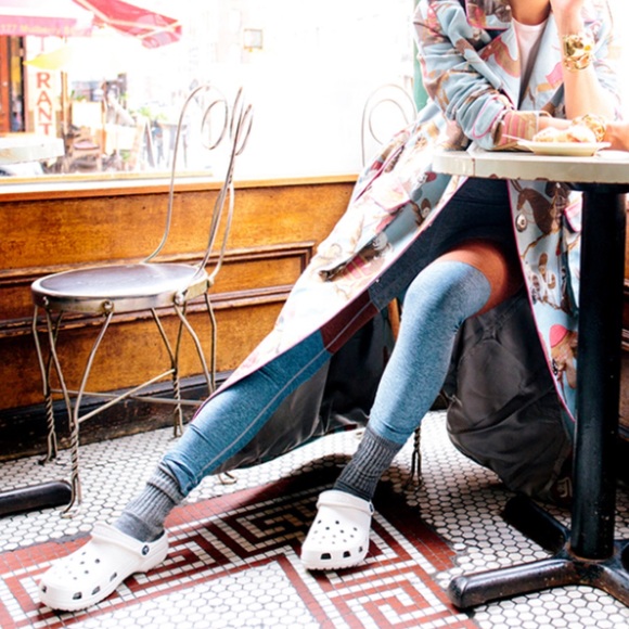 White CROCS Unisex Slip Resistant Work Shoe Size 6 Women/4 Men - Picture 9 of 12